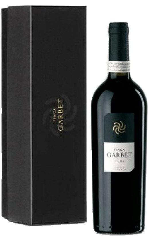 Castillo Perelada Finca Garbet Emporda 2004 gift box